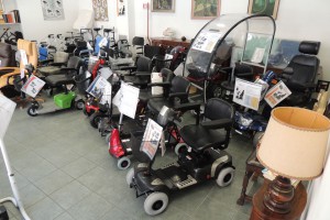 Esposizione-scooter-elettrici-per-anziani-e-disabili-nella-rinnovata-e-ampliata-sede-di-Corso-Vercelli-a-Torino-02