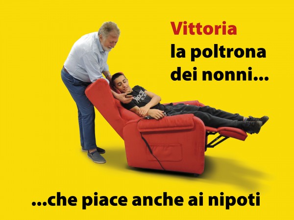 Poltrona relax reclinabile per anziani piccola con ruote